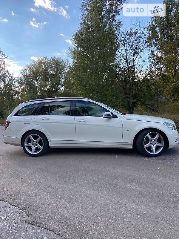 Седан Mercedes-Benz C-Class 2009 в Сумах