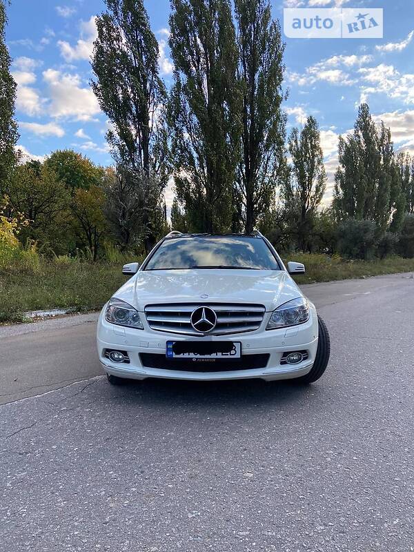 Седан Mercedes-Benz C-Class 2009 в Сумах