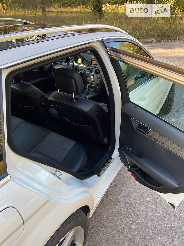 Седан Mercedes-Benz C-Class 2009 в Сумах