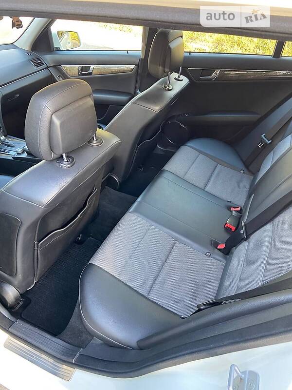 Седан Mercedes-Benz C-Class 2009 в Сумах