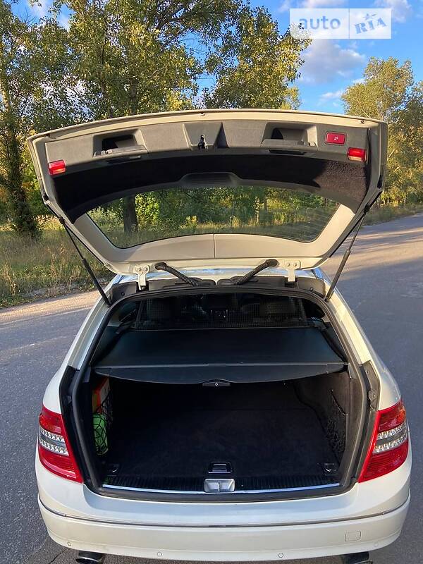 Седан Mercedes-Benz C-Class 2009 в Сумах