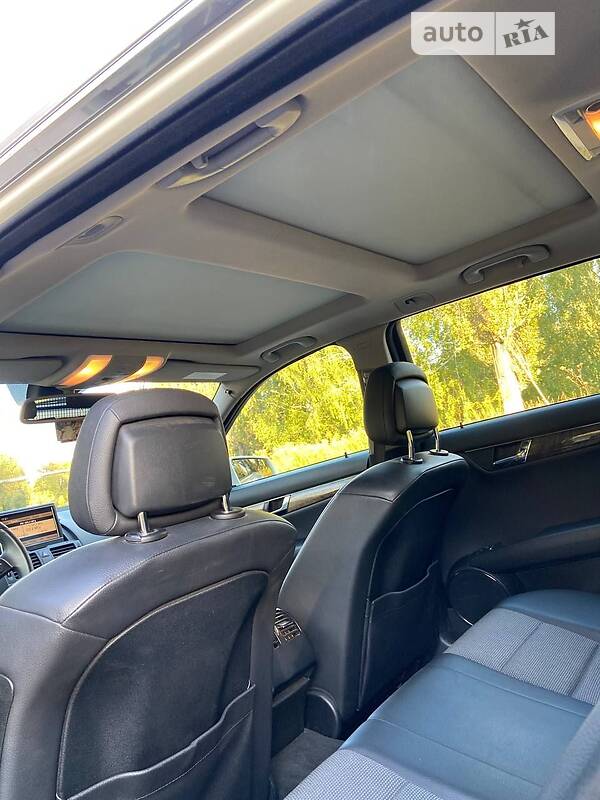 Седан Mercedes-Benz C-Class 2009 в Сумах
