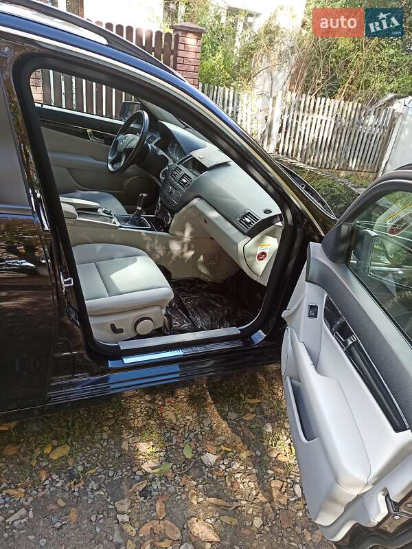 Универсал Mercedes-Benz C-Class 2010 в Черновцах