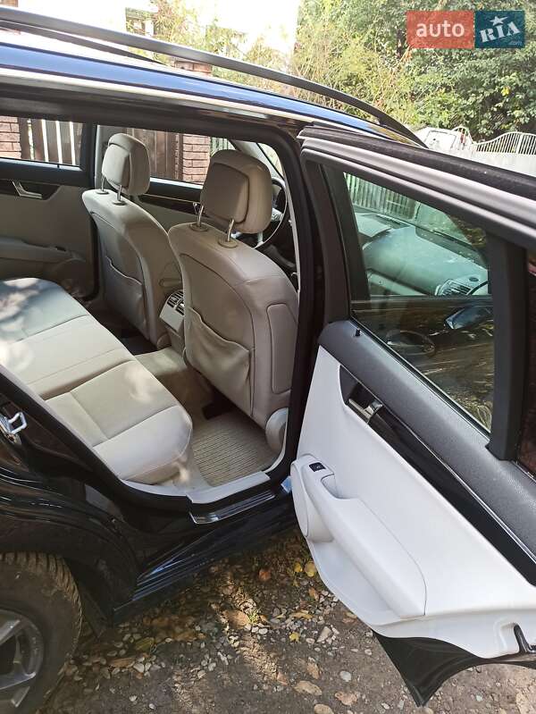 Универсал Mercedes-Benz C-Class 2010 в Черновцах