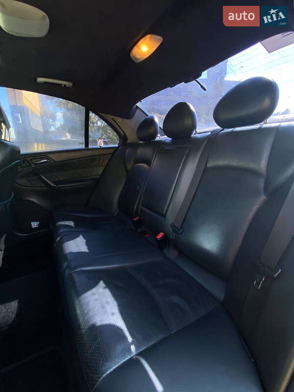Седан Mercedes-Benz C-Class 2000 в Днепре