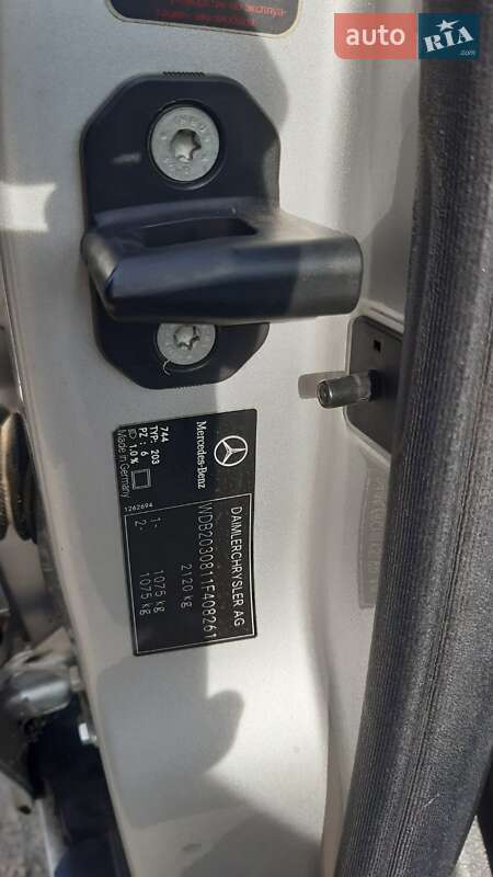 Седан Mercedes-Benz C-Class 2003 в Днепре