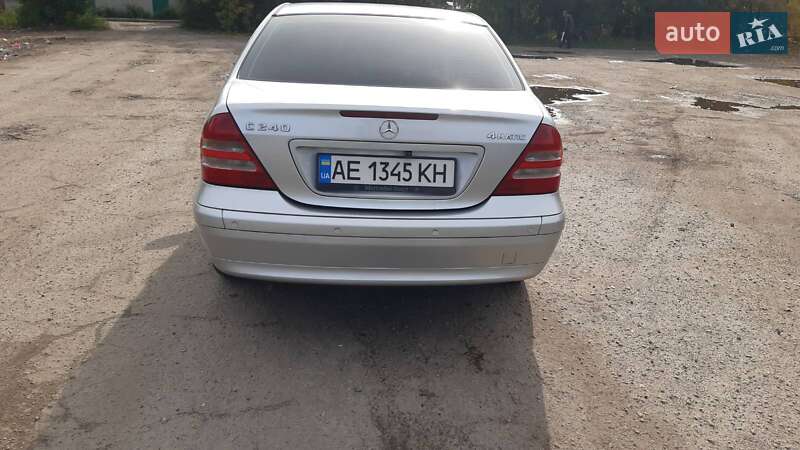 Седан Mercedes-Benz C-Class 2003 в Днепре