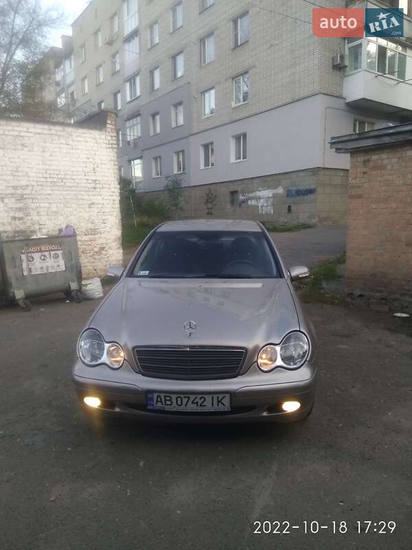 Седан Mercedes-Benz C-Class 2004 в Виннице