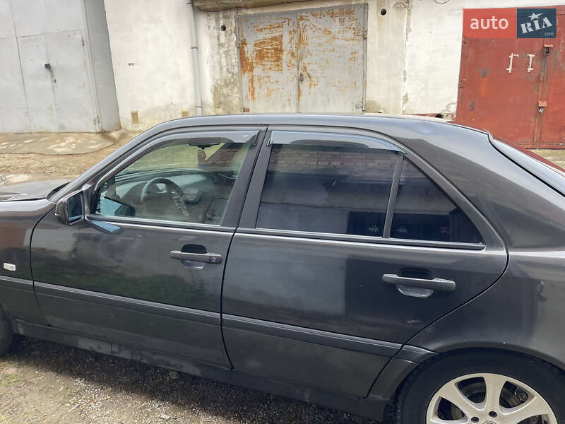 Седан Mercedes-Benz C-Class 1993 в Черновцах