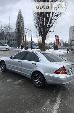 Седан Mercedes-Benz C-Class 2000 в Харькове