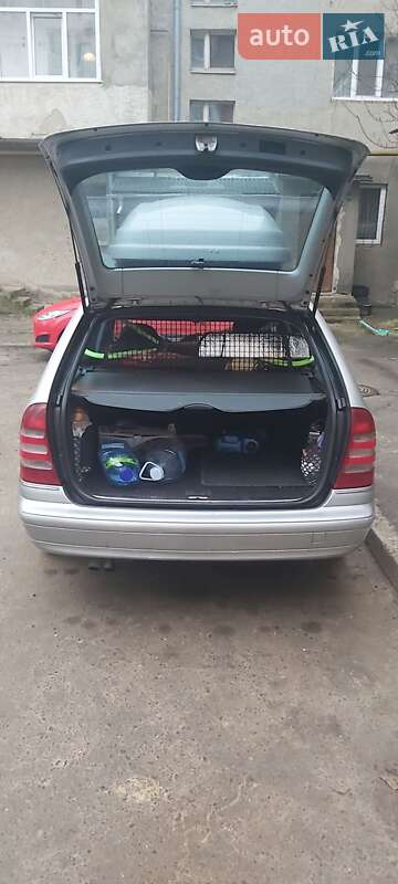 Универсал Mercedes-Benz C-Class 2002 в Черновцах