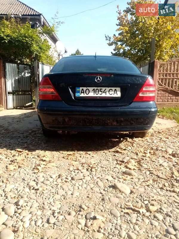 Седан Mercedes-Benz C-Class 2000 в Ужгороде