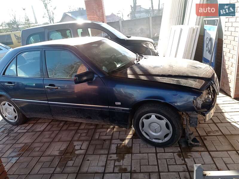 Седан Mercedes-Benz C-Class 1996 в Львове