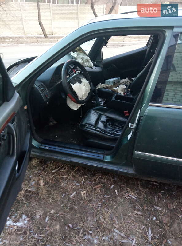 Седан Mercedes-Benz C-Class 1994 в Харькове