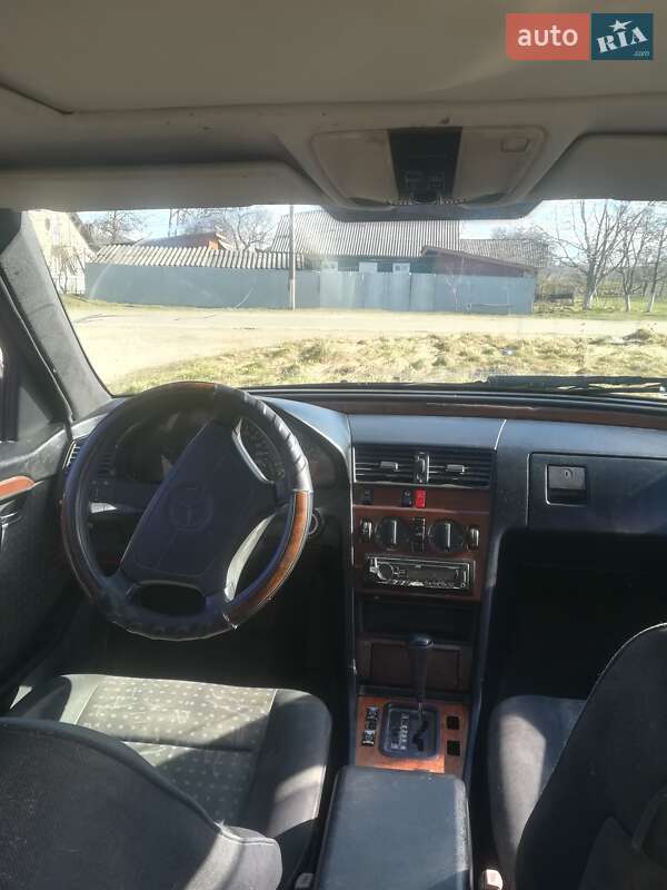 Седан Mercedes-Benz C-Class 1994 в Вижниці