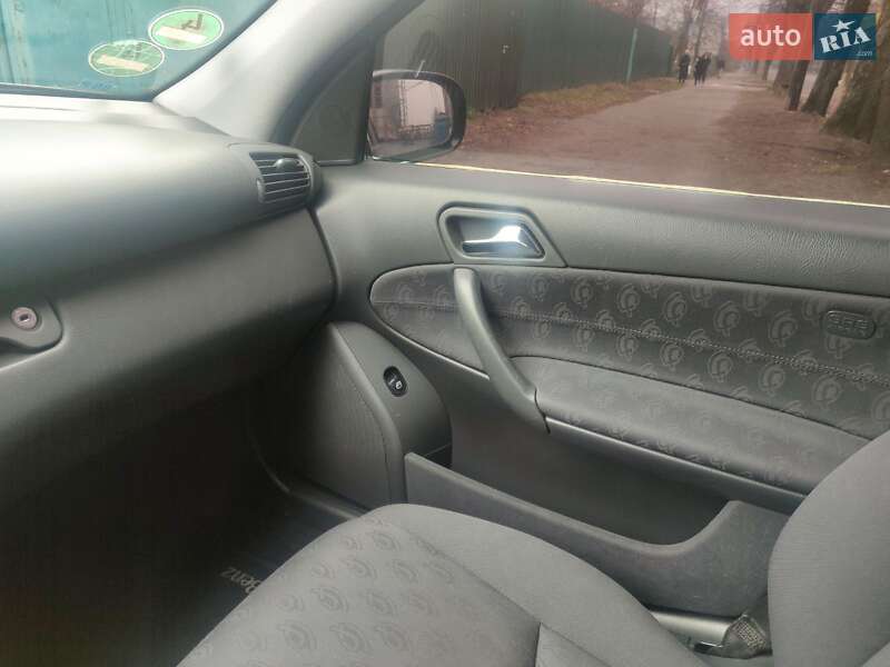 Універсал Mercedes-Benz C-Class 2003 в Києві