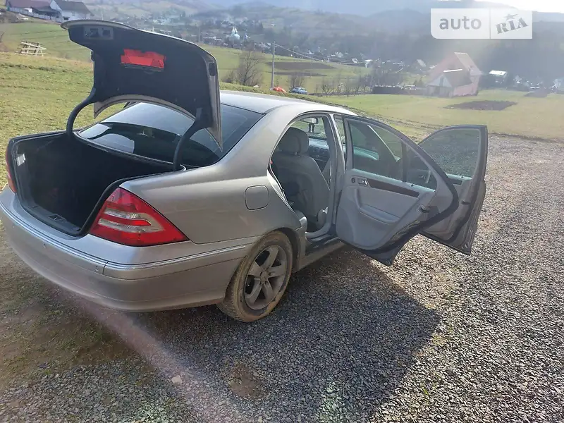Mercedes-Benz C-Class 2005 VIN WDB2030921F766513 фото оголошення 8 з 45