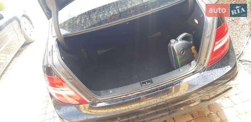 Седан Mercedes-Benz C-Class 2013 в Черновцах