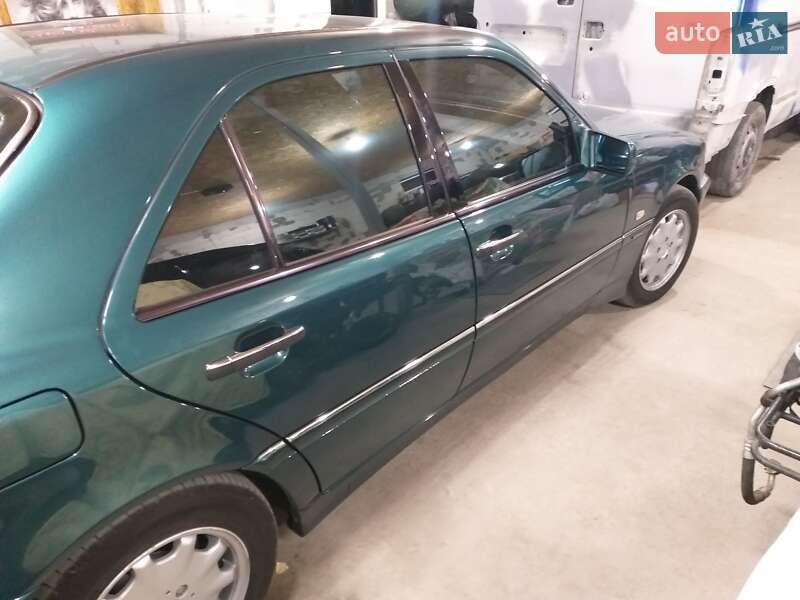 Седан Mercedes-Benz C-Class 1999 в Днепре
