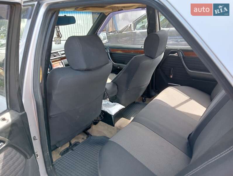 Седан Mercedes-Benz C-Class 1988 в Одессе