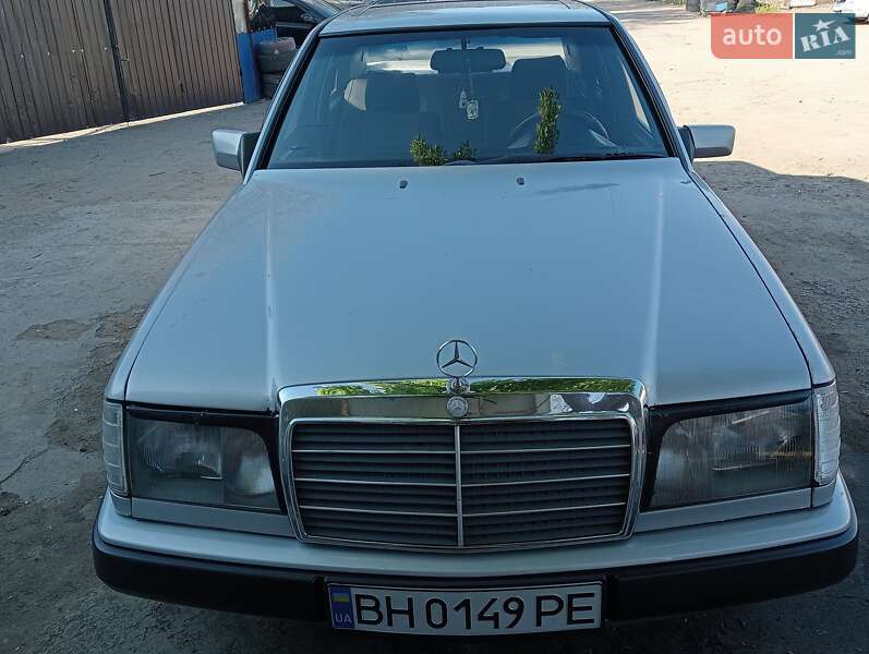 Седан Mercedes-Benz C-Class 1988 в Одессе