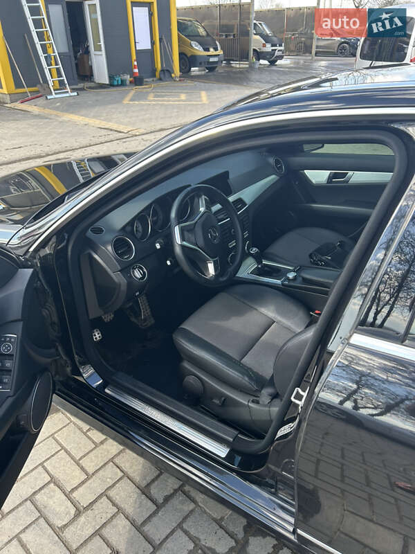 Седан Mercedes-Benz C-Class 2013 в Черновцах