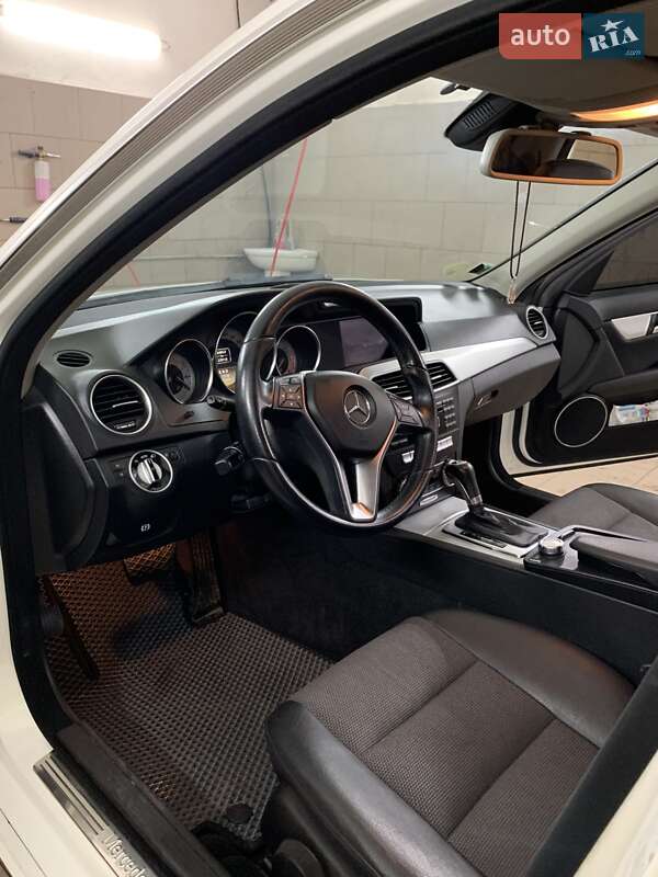 Седан Mercedes-Benz C-Class 2012 в Житомире