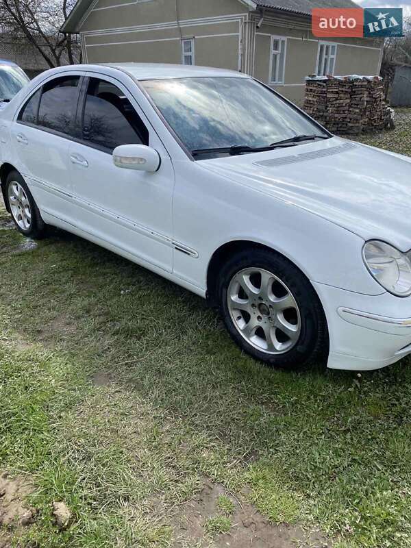 Седан Mercedes-Benz C-Class 2002 в Черновцах