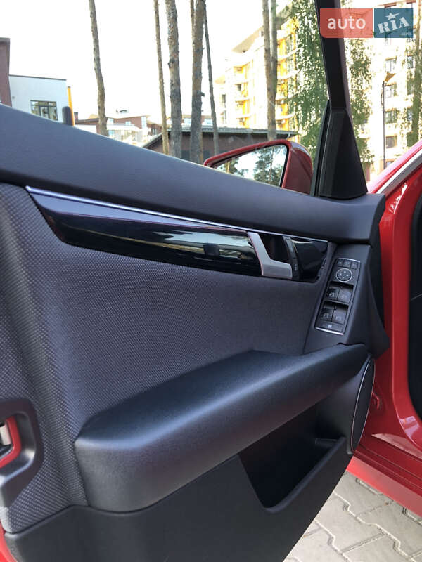 Универсал Mercedes-Benz C-Class 2013 в Киеве