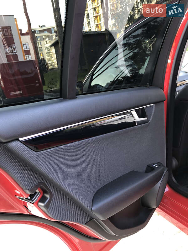 Универсал Mercedes-Benz C-Class 2013 в Киеве
