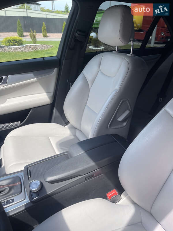 Седан Mercedes-Benz C-Class 2010 в Тернополі