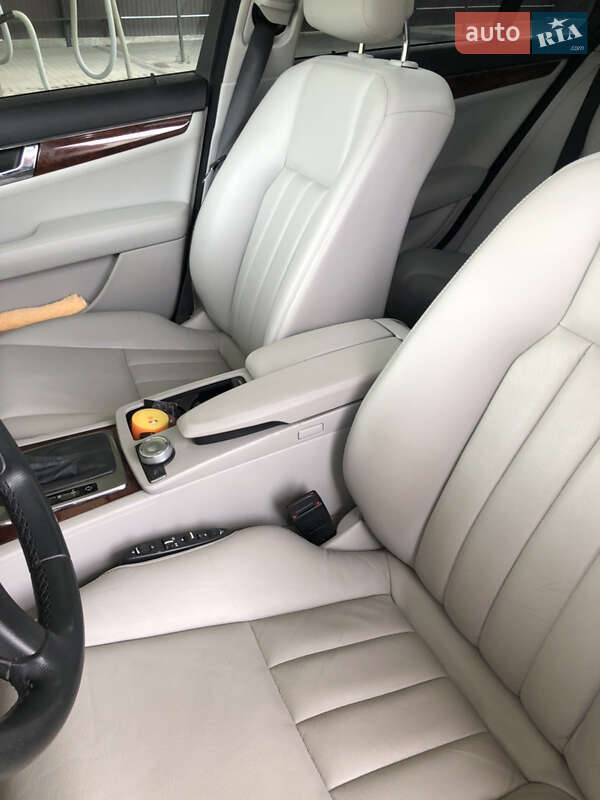 Універсал Mercedes-Benz C-Class 2010 в Гусятині