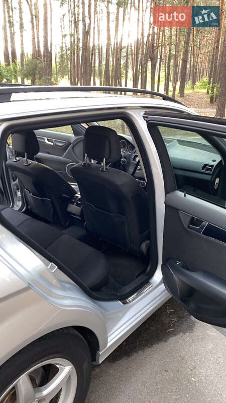 Универсал Mercedes-Benz C-Class 2009 в Полтаве