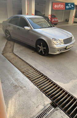 Седан Mercedes-Benz C-Class 2005 в 