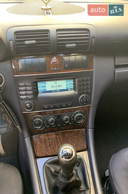 Седан Mercedes-Benz C-Class 2005 в 