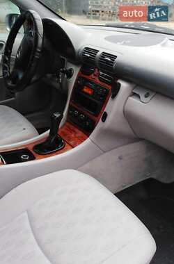 Седан Mercedes-Benz C-Class 2002 в Черновцах