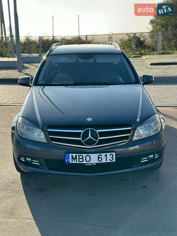 Універсал Mercedes-Benz C-Class 2010 в Львові