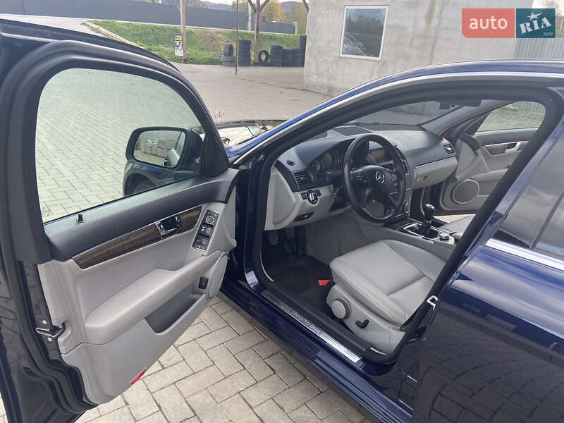 Седан Mercedes-Benz C-Class 2007 в Надвірній фото 16 Седан Mercedes-Benz C-Class 2007 в Надвірній