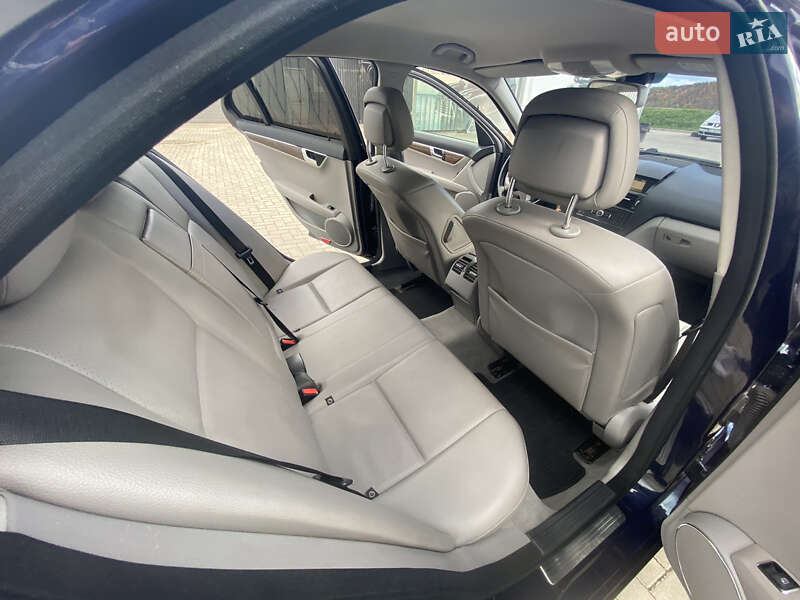 Седан Mercedes-Benz C-Class 2007 в Надвірній фото 35 Седан Mercedes-Benz C-Class 2007 в Надвірній