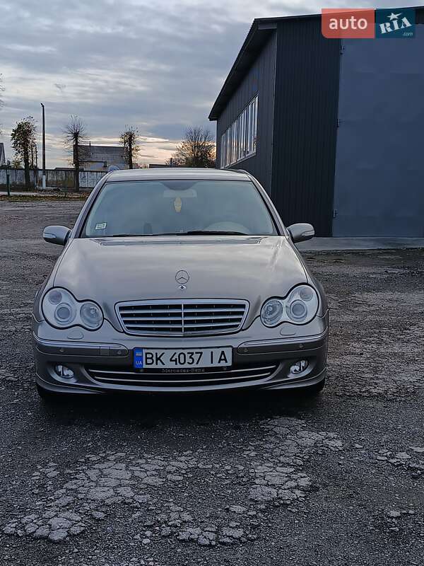 Седан Mercedes-Benz C-Class 2005 в Рокитному