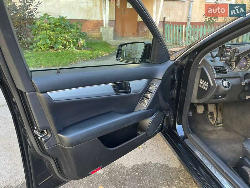 Универсал Mercedes-Benz C-Class 2010 в Стрые
