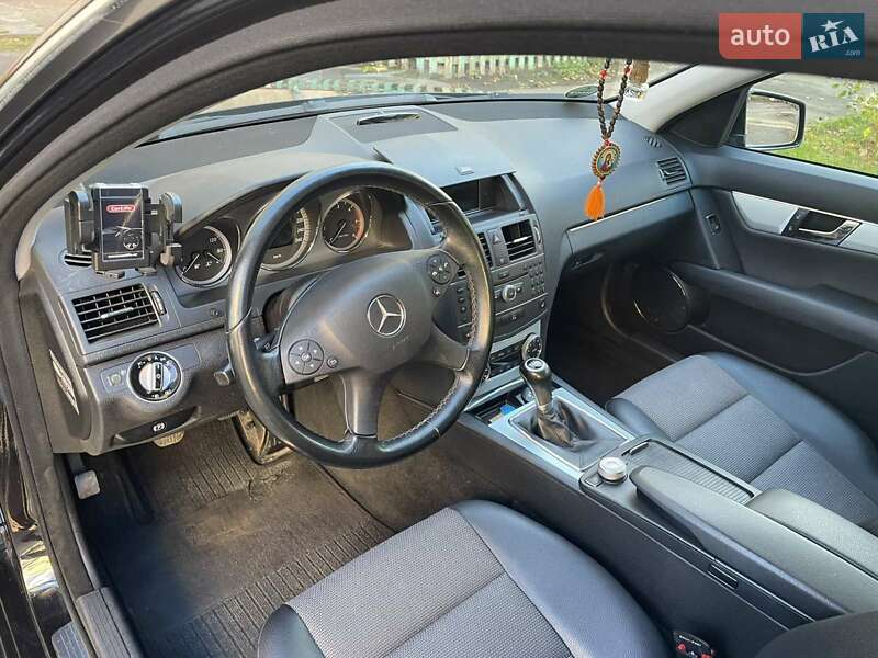Универсал Mercedes-Benz C-Class 2010 в Стрые