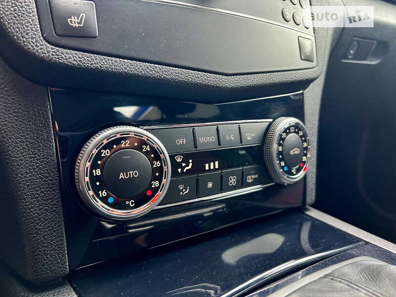 Седан Mercedes-Benz C-Class 2008 в Днепре