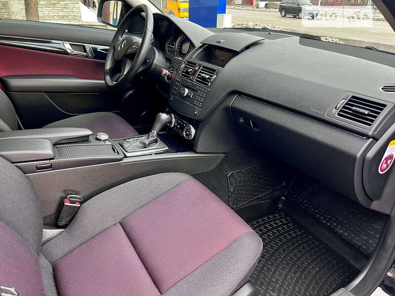Седан Mercedes-Benz C-Class 2008 в Днепре