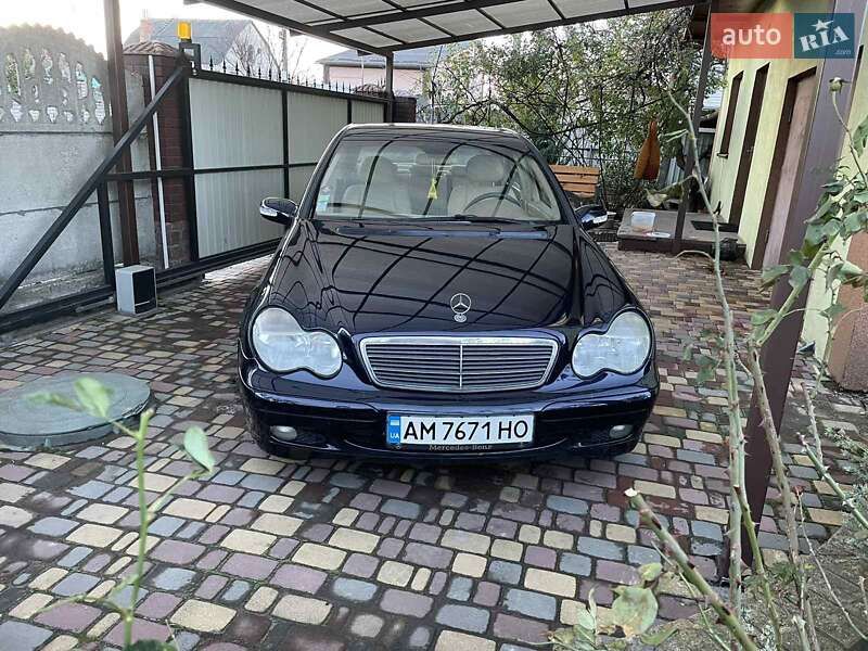 Седан Mercedes-Benz C-Class 2002 в Житомире