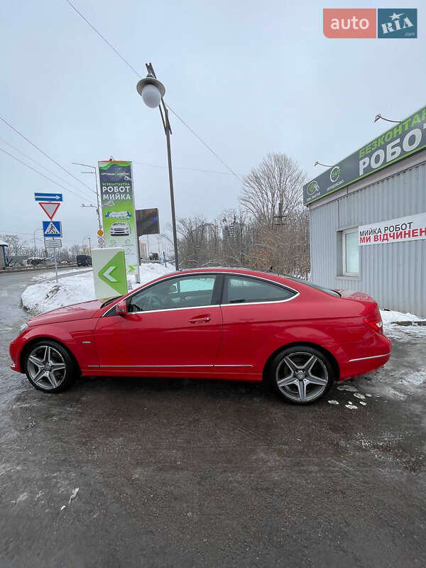Купе Mercedes-Benz C-Class 2011 в Киеве