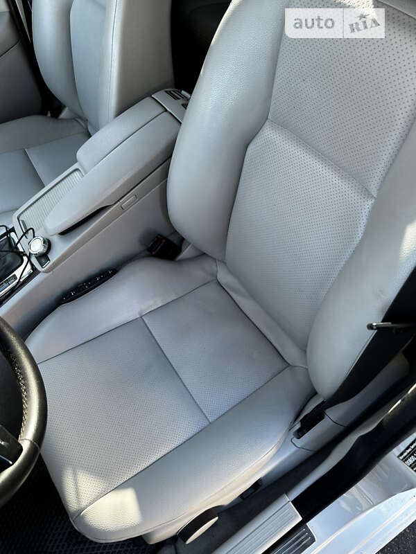 Універсал Mercedes-Benz C-Class 2011 в Чернівцях