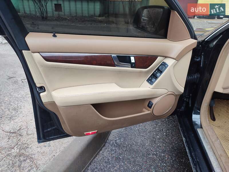 Седан Mercedes-Benz C-Class 2007 в Обухове