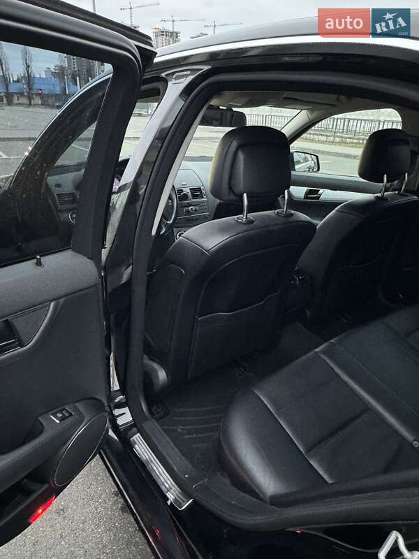 Седан Mercedes-Benz C-Class 2010 в Киеве