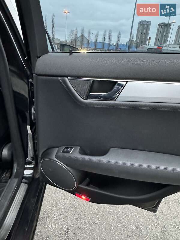 Седан Mercedes-Benz C-Class 2010 в Киеве